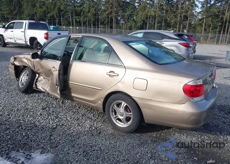 2005 Toyota Camry Le z USA, uszkodzony, nr VIN 4T1BE32K85U080394